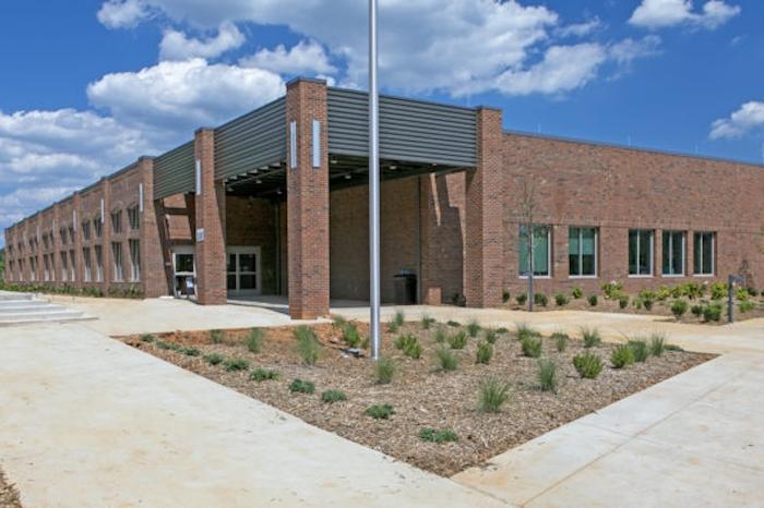 duluth branch exterior Brick building with large entrance and flagpole.